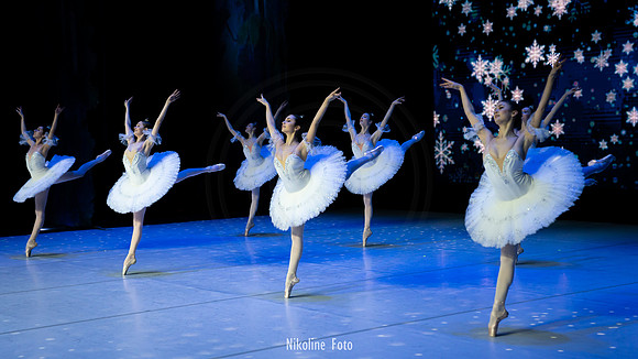 The Nutcracker - snowflakes waltz