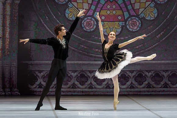 Esmeralda, pas de deux