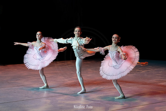 The Nutcracker - pas de trois