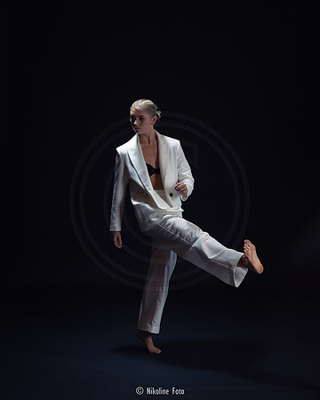 Fashion trough the movement of dance