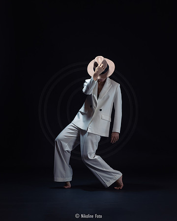 Fashion trough the movement of dance