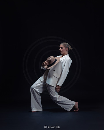 Fashion trough the movement of dance