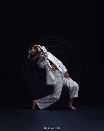 Fashion trough the movement of dance