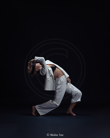 Fashion trough the movement of dance