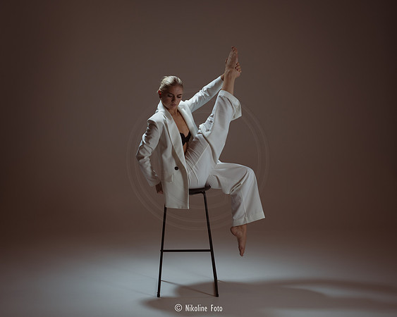 Fashion trough the movement of dance