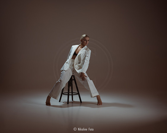 Fashion trough the movement of dance