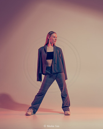 Fashion trough the movement of dance