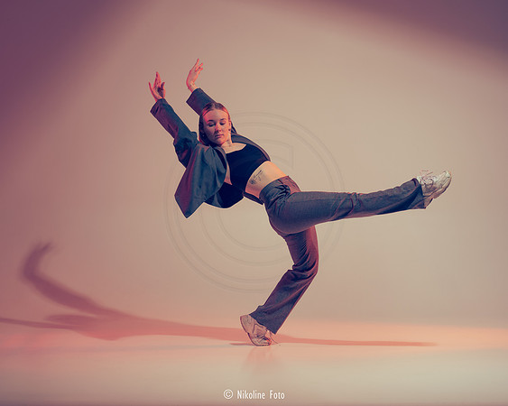 Fashion trough the movement of dance