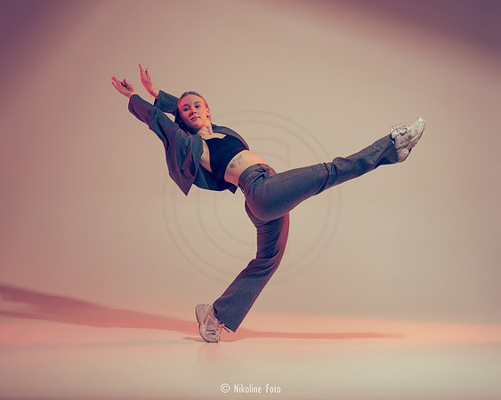 Fashion trough the movement of dance