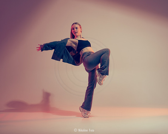 Fashion trough the movement of dance