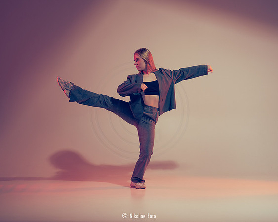 Fashion trough the movement of dance