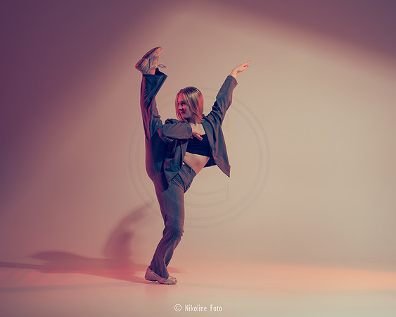 Fashion trough the movement of dance