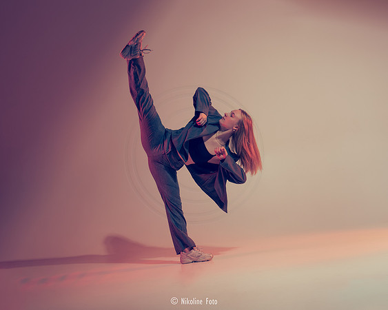 Fashion trough the movement of dance