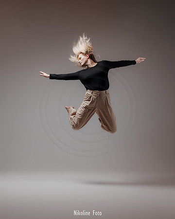 Fashion trough the movement of dance