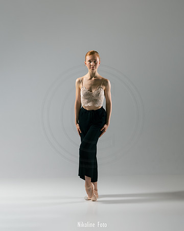 Fashion trough the movement of dance