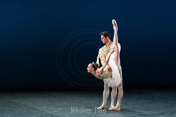 Diamonds pas de deux