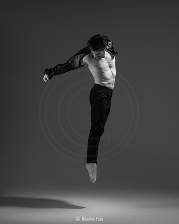 Fashion trough the movement of dance