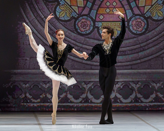 Esmeralda, pas de deux
