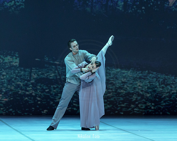 Anyuta, pas de deux