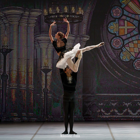 Esmeralda, pas de deux