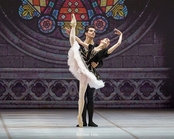 Esmeralda, pas de deux