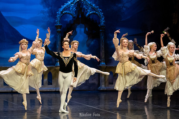 Swan Lake, act 2 with the Saint-Petersburg ballet theatre