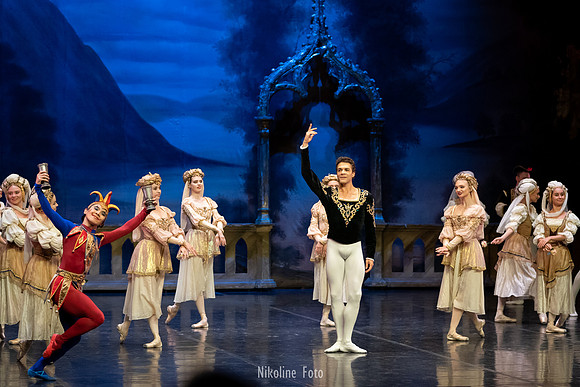 Swan Lake, act 2 with the Saint-Petersburg ballet theatre