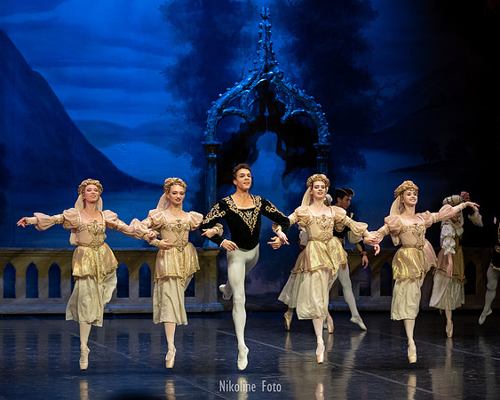 Swan Lake, act 2 with the Saint-Petersburg ballet theatre