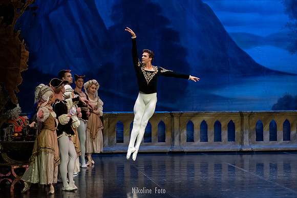 Swan Lake, act 2 with the Saint-Petersburg ballet theatre