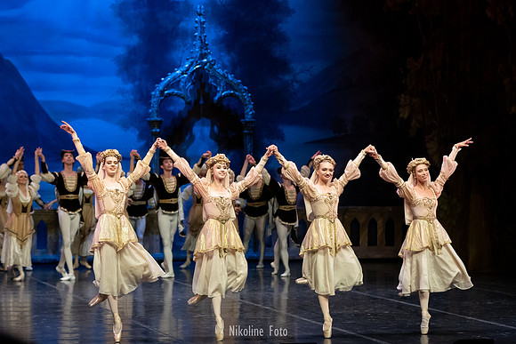 Swan Lake, act 2 with the Saint-Petersburg ballet theatre