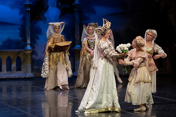 Swan Lake, act 2 with the Saint-Petersburg ballet theatre