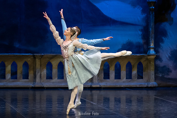 Swan Lake, act 2 with the Saint-Petersburg ballet theatre