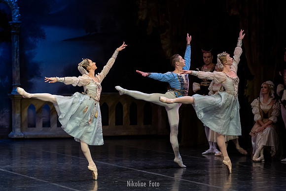 Swan Lake, act 2 with the Saint-Petersburg ballet theatre