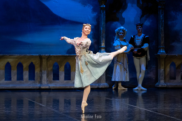 Swan Lake, act 2 with the Saint-Petersburg ballet theatre