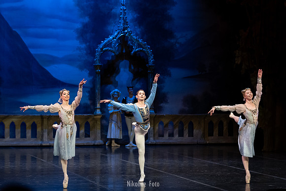 Swan Lake, act 2 with the Saint-Petersburg ballet theatre