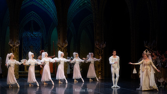 Swan Lake, act 2 with the Saint-Petersburg ballet theatre