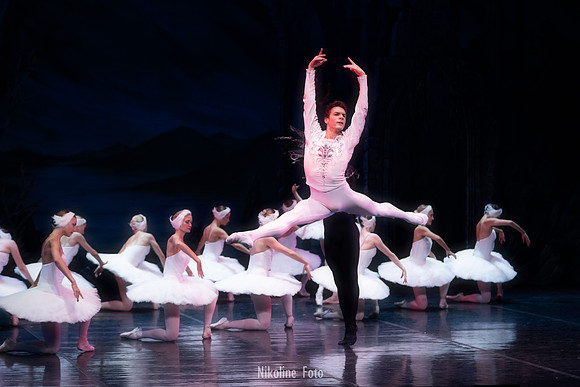 Swan Lake, act 3 with the Saint-Petersburg ballet theatre