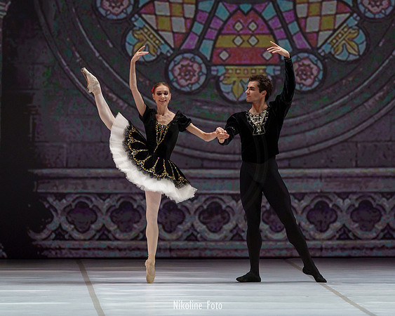 Esmeralda, pas de deux