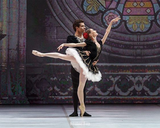 Esmeralda, pas de deux