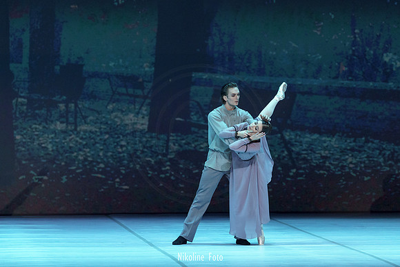 Anyuta, pas de deux