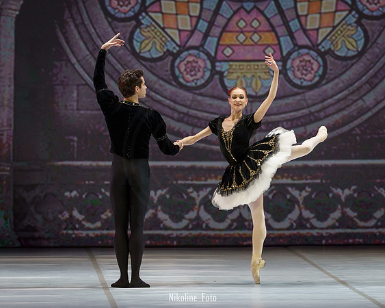 Esmeralda, pas de deux