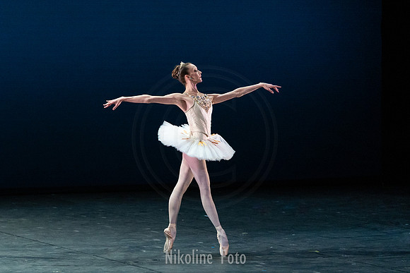 Diamonds pas de deux