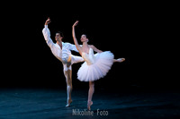 Suite en blanc, pas de deux