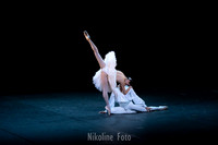Suite en blanc, pas de deux