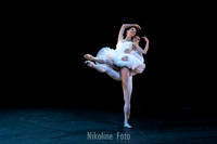 Suite en blanc, pas de deux