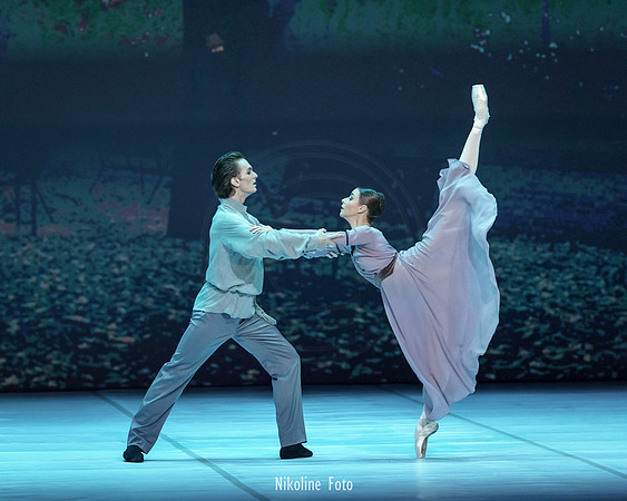 Anyuta, pas de deux
