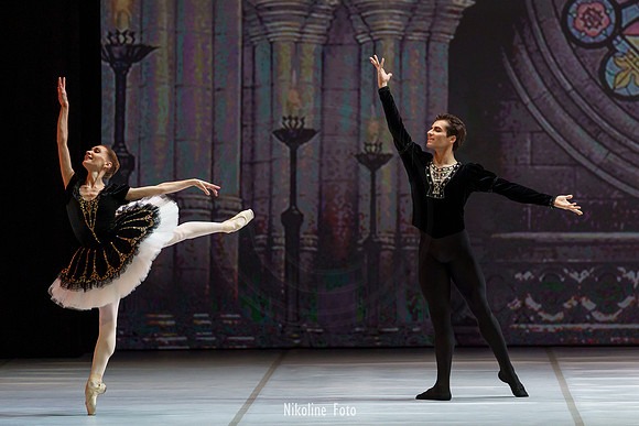 Esmeralda, pas de deux