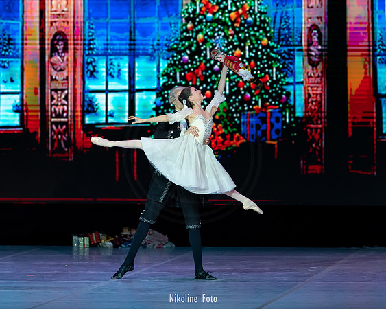 The Nutcracker - Drosselmeyer and Clara