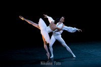 Suite en blanc, pas de deux