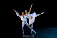 Suite en blanc, pas de deux